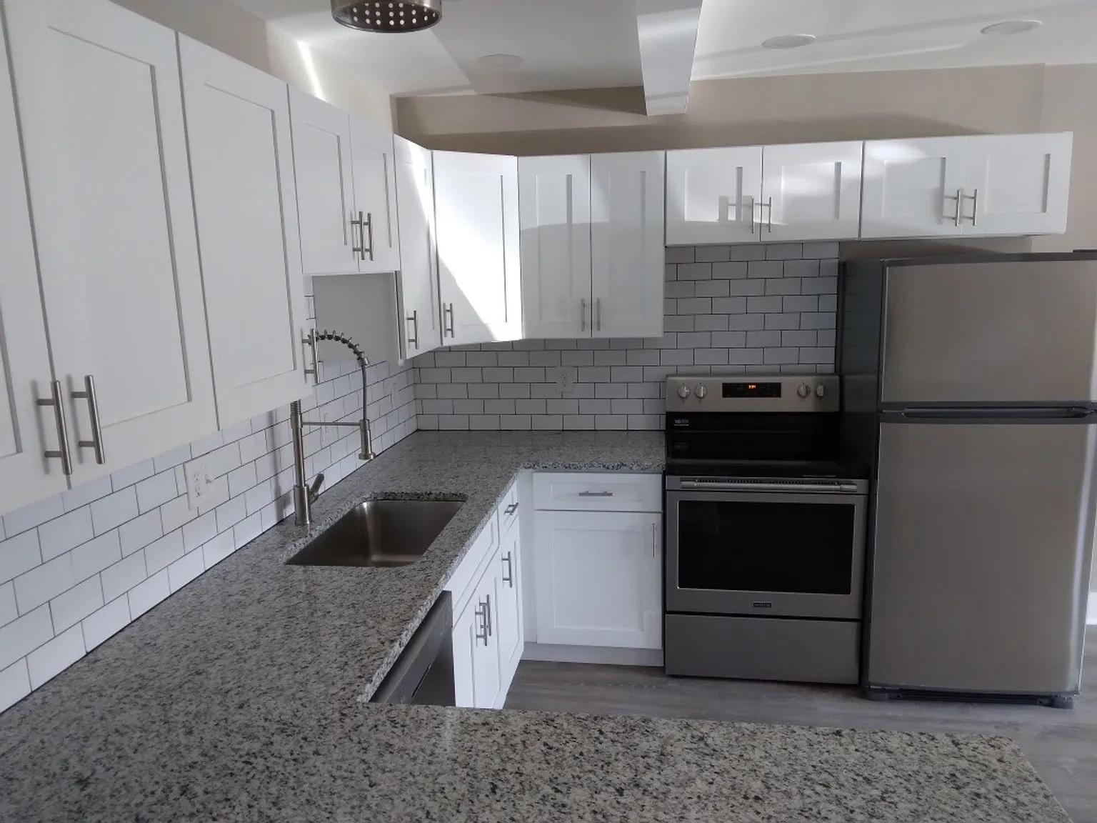 Newly Remodeled 1 Bedroom Apartment 1 Blk from Indiana University National Championship Team! — Photo 4