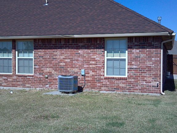 2nd image of 800 SW 151st St Unit A
