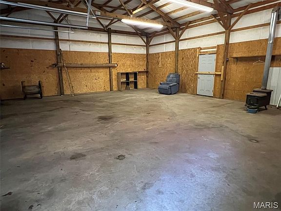 4th image of 211 Whispering Hills Ln