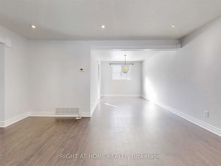 54 Penwick Cres — Photo 6
