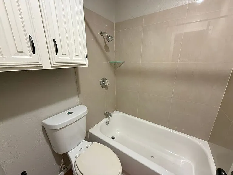889 Dublin Dr #D — Photo 11