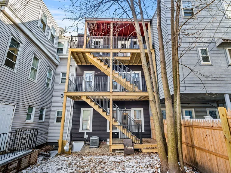 308 Saratoga St #1 — Photo 8