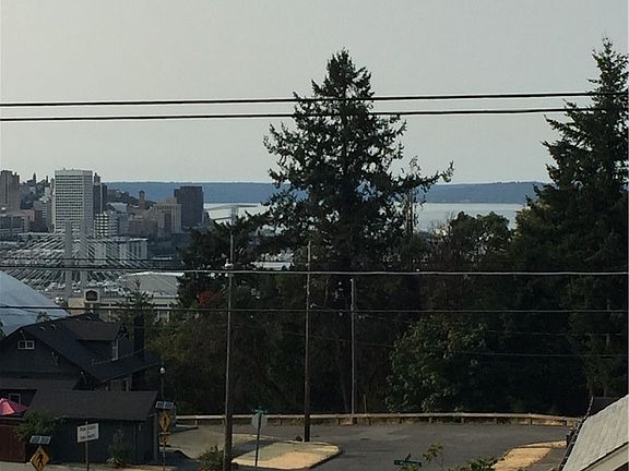 4th image of 701 E Wright Ave