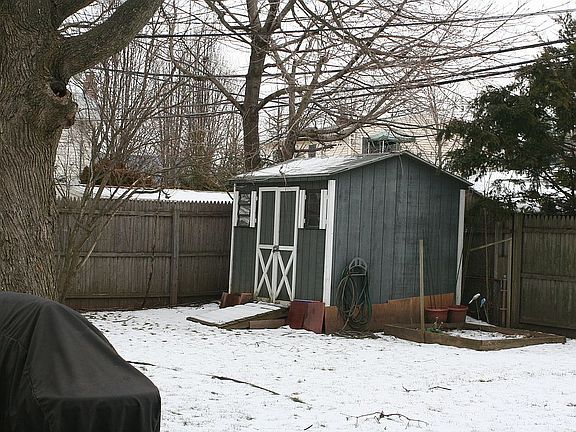 4th image of 255 Hillcrest Dr