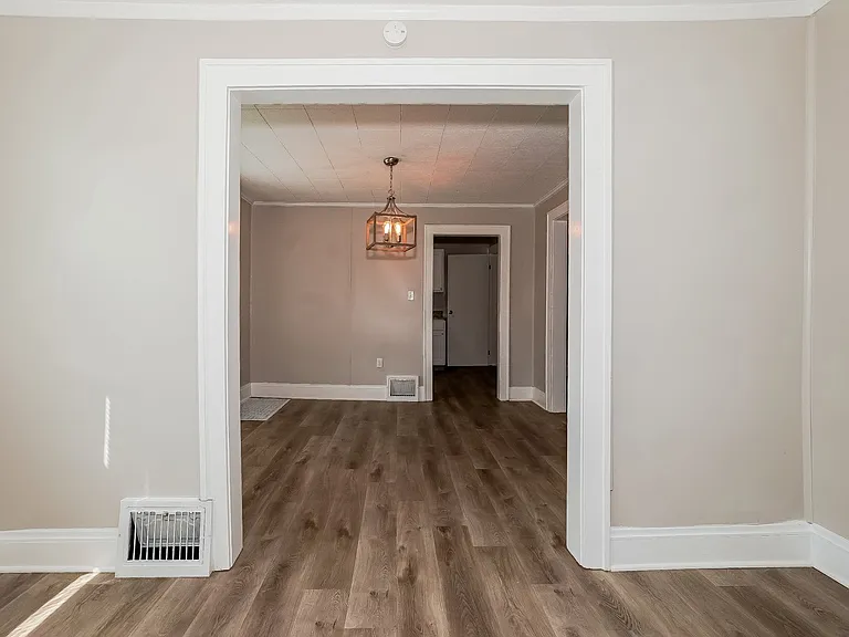 1274895_017_living_room_13022705.jpg