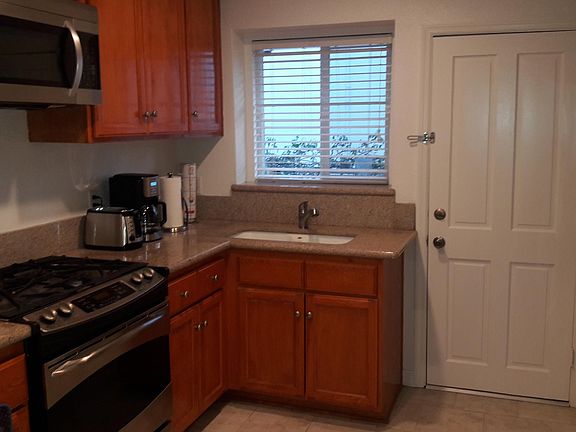 4th image of 6083 1/2 Pickford St