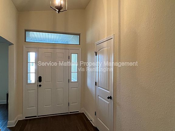 4th image of 5463 Peach Dr