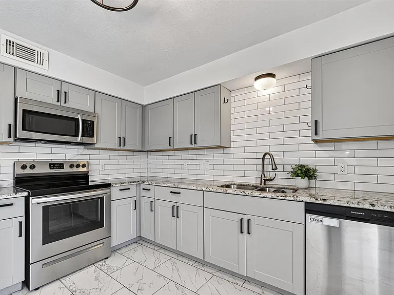 8046 Ellinger Ln — Photo 12