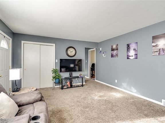 5th image of 810 Leecrest St NW