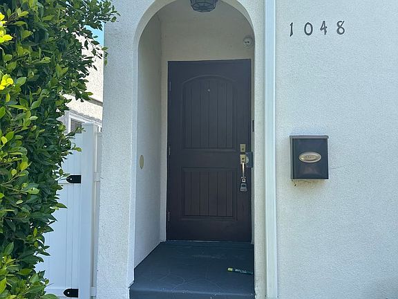 3rd image of 1048-1050 S Meadowbrook Ave #1048