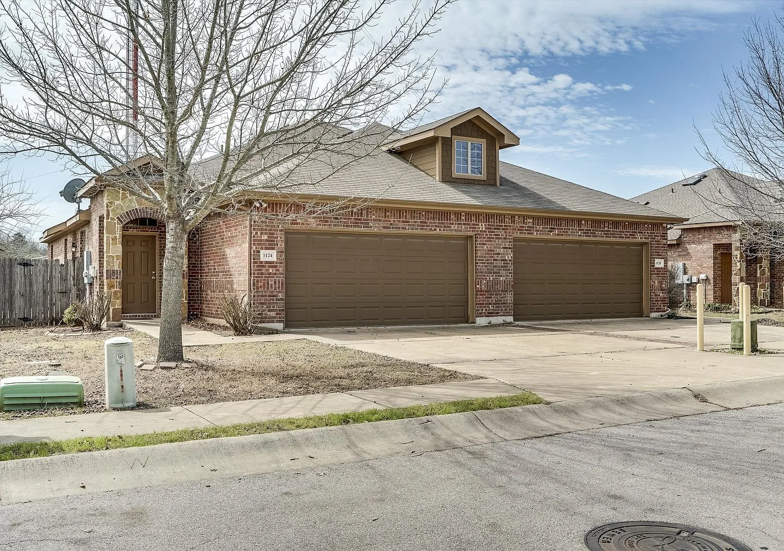 Available Now! Beautiful 3 Bedroom Townhome Located In Georgetown, Tx! — Photo 1