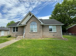 970 Roosevelt Blvd, Eleanor, WV 25070