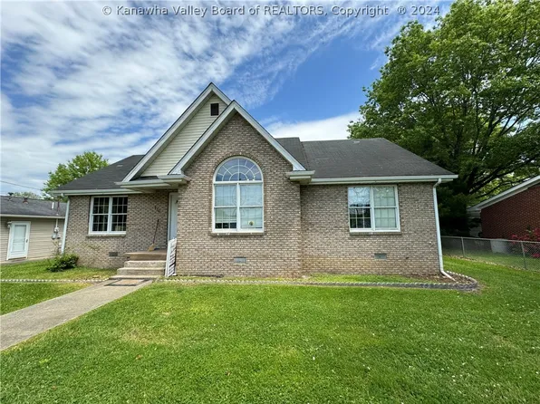 970 Roosevelt Blvd, Eleanor, WV 25070