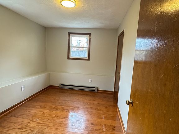 4th image of 122 Central St #1R
