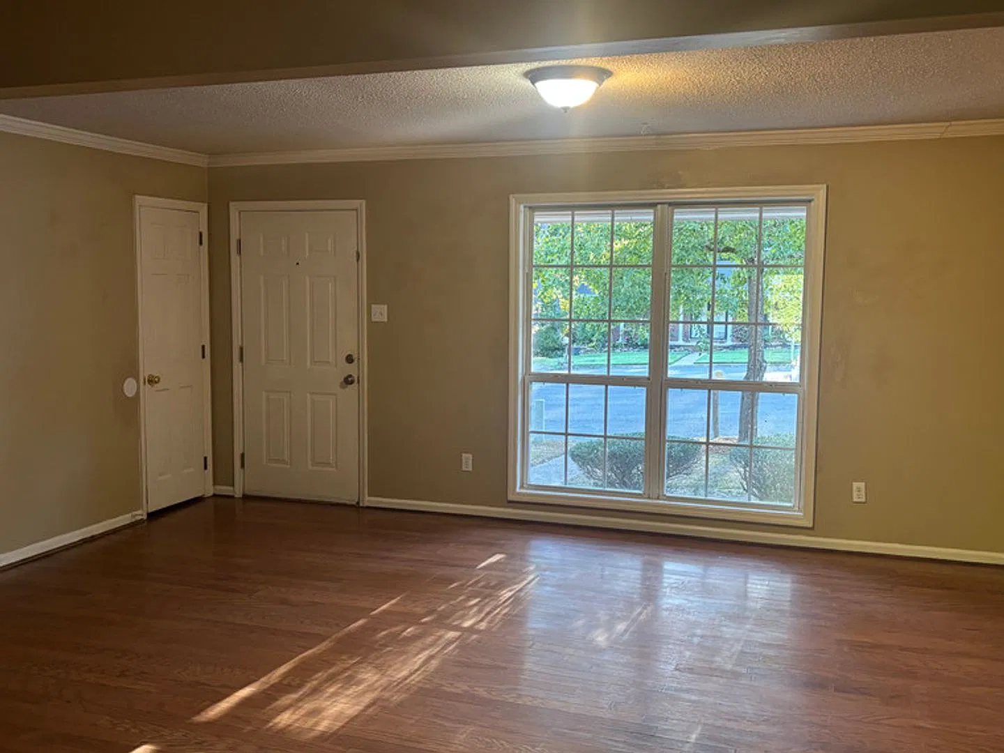 Cozy & Charming Home in a Great Location — Photo 4