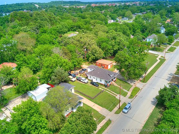 4th image of 615 W Bryan Ave