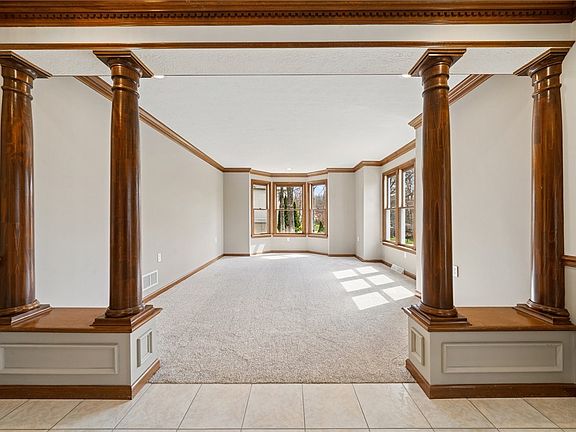 5th image of 227 Whispering Oaks Dr