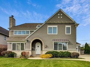 1332 Warrington Rd, Deerfield, IL 60015