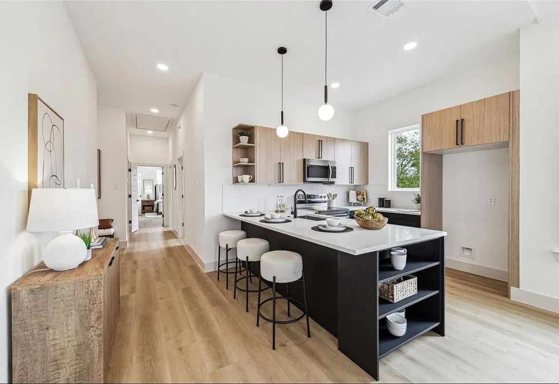3 bed, 1200 sqft, $1,800 — Photo 4