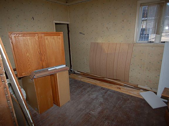3rd image of 442 Boon St