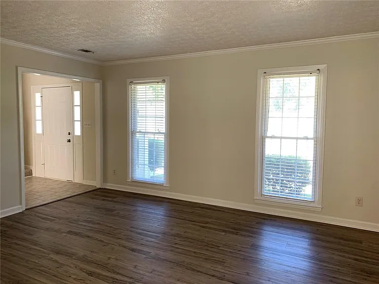 4536 Woodlawn Lake Dr — Photo 4