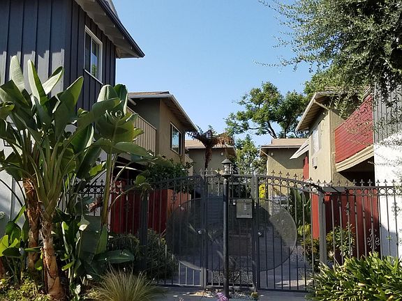 2nd image of 13449 Moorpark St APT D