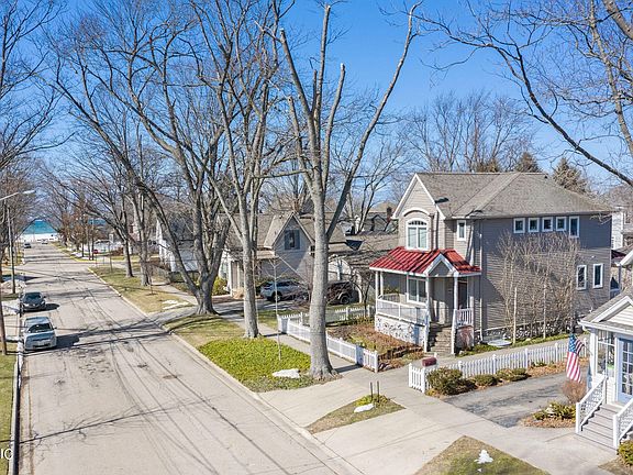 2nd image of 117 Clinton St