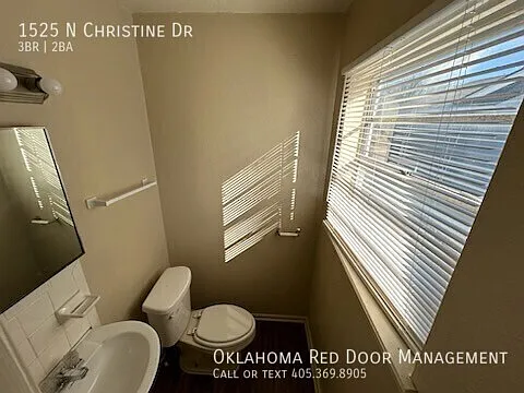 1525 N Christine Dr — Photo 8