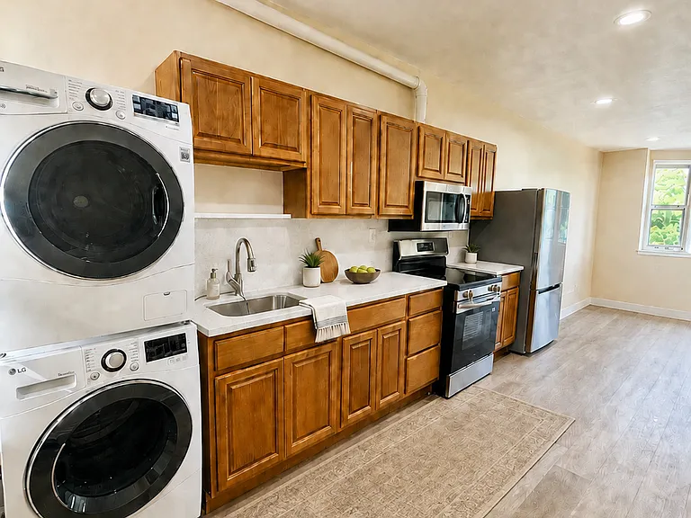 2213 N 33rd St #2 — Photo 3