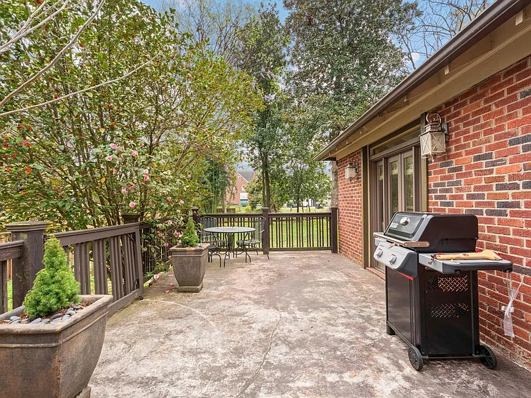 309 Randall St — Photo 38