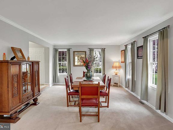 5th image of 4803 Jennichelle Ct