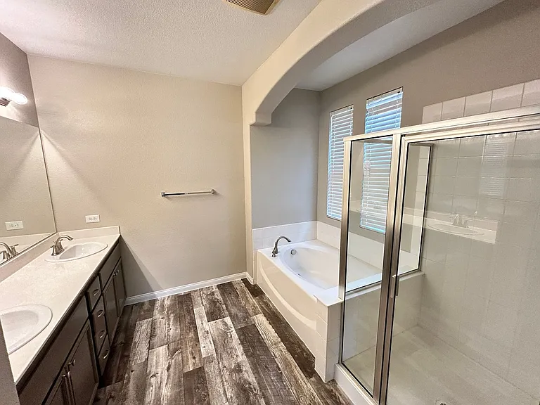 10743 Knickerbocker Ave — Photo 9