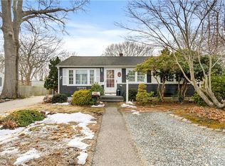 3 Hope Ave, Warwick, RI 02889