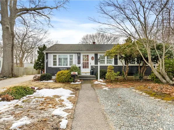 3 Hope Ave, Warwick, RI 02889