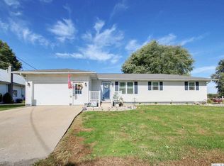 410 W Prairie St, Camp Point, IL 62320