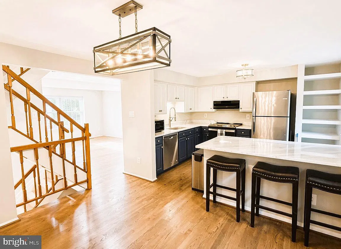 3 bed, 2.5 bath, 1830 sqft, $3,000 — Photo 3