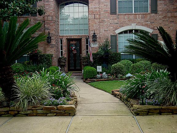 3rd image of 3714 Emerald Falls Dr