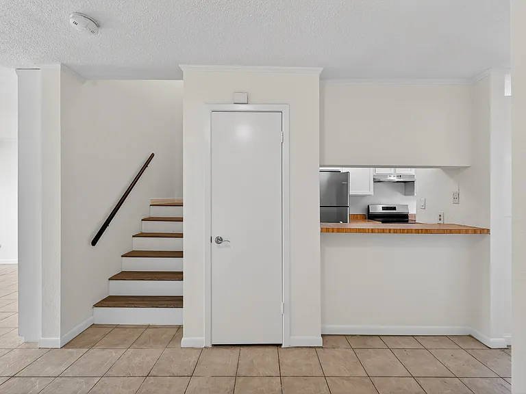 6111 Beverly Hill St #7 — Photo 11