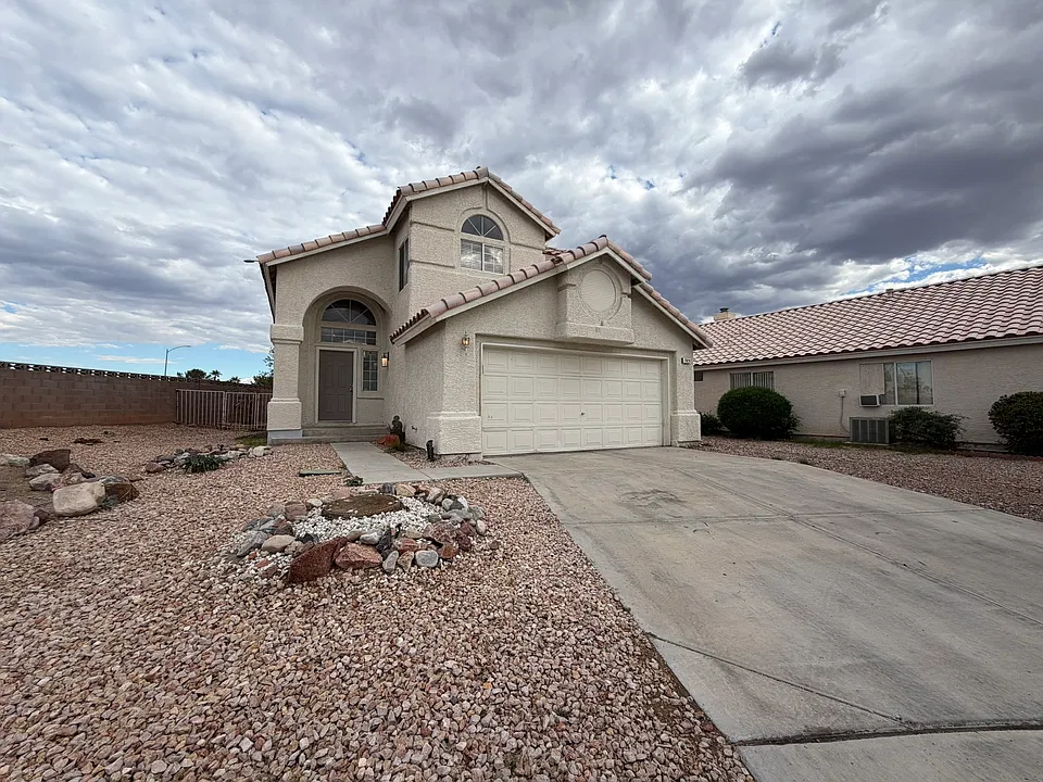 7920 Cadenza Ln