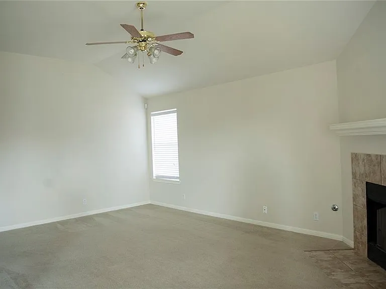 100 Lightfoot Ct — Photo 4