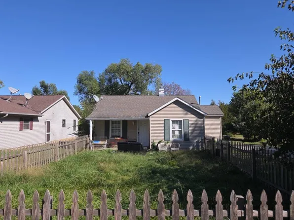 1107 14th St, Silvis, IL 61282