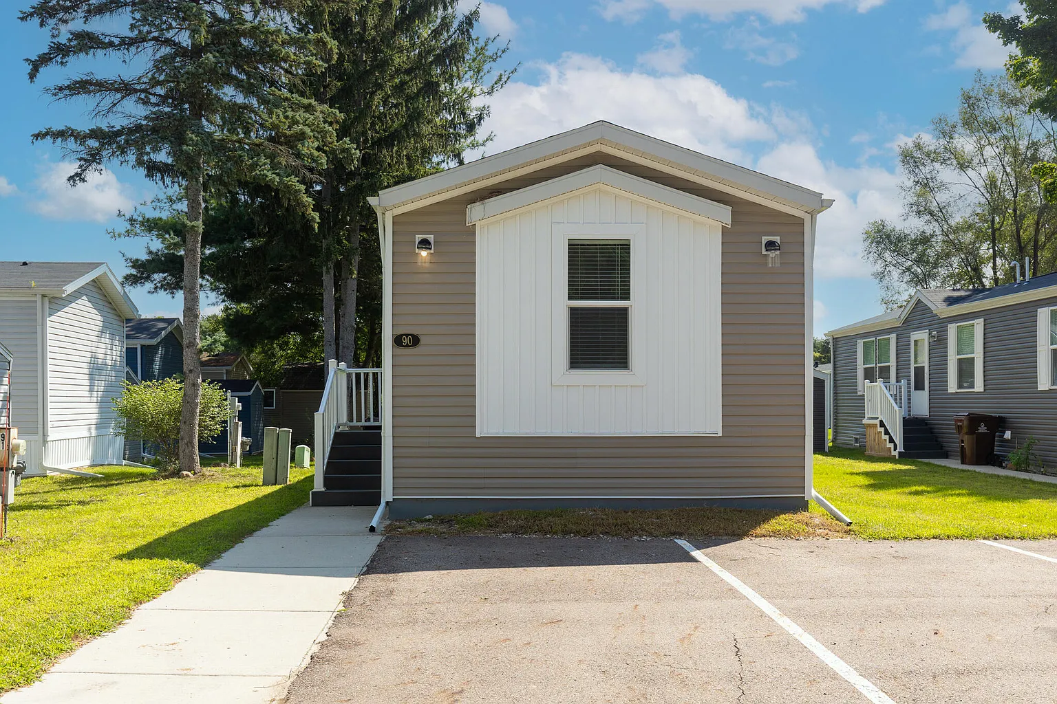 875 W Grand Riv #90 photo 1