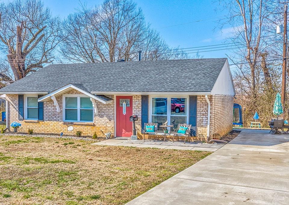 1st image of 1126 Gilbert Ln