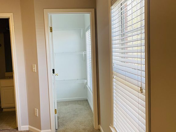 4th image of 424 Tioram Ln SE #1