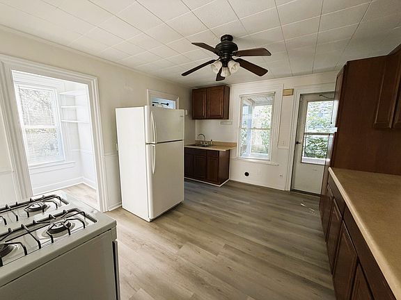 2nd image of 52 E Albert St Floor 2