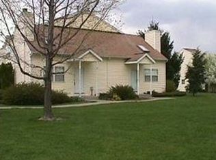 33 Woodlake Dr, Middletown, NY 10940