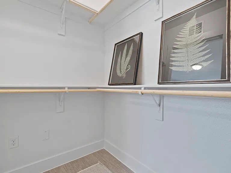 Luxe at Mercer Crossing — Photo 43