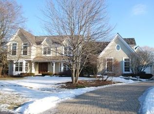 374 S Basswood Rd, Lake Forest, IL 60045