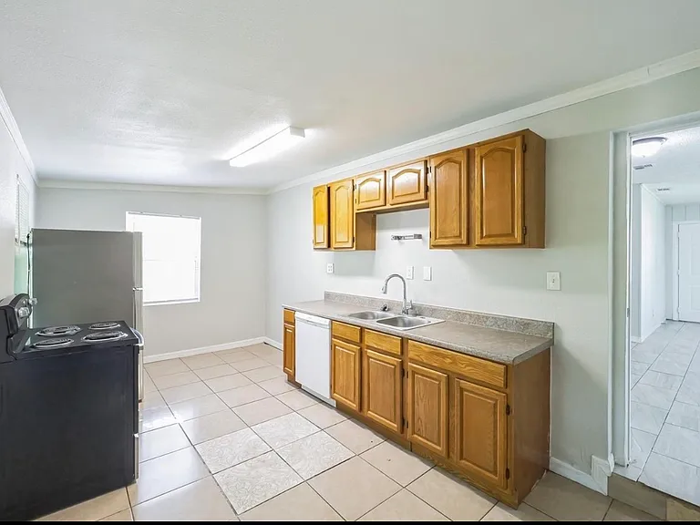 7617 Udine Ave — Photo 9