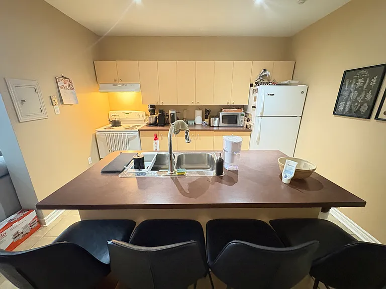 262 James St S #101 — Photo 9